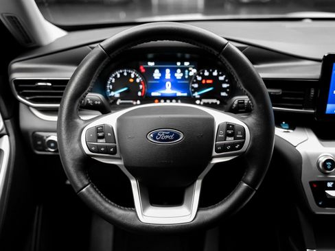 Used 2021 Ford Explorer XLT w/ Equipment Group 202A image 41