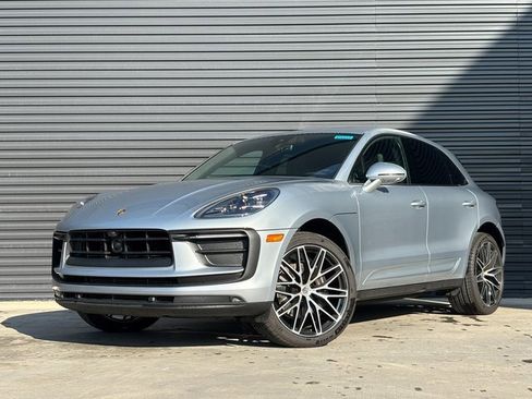 Certified 2025 Porsche Macan image 1