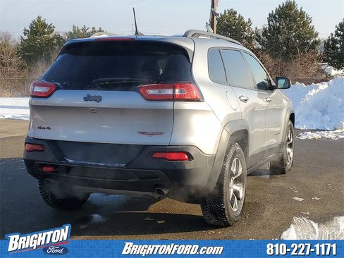 Used 2017 Jeep Cherokee Trailhawk image 4