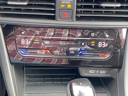 Used 2025 Volkswagen Jetta SEL image 16