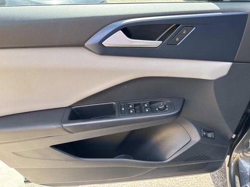 Certified 2023 Volkswagen Taos SE w/ Black Wheel Package image 15