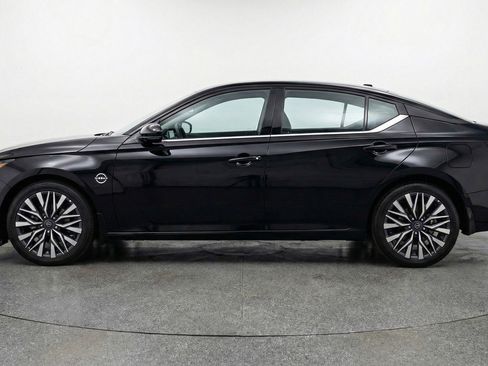 Used 2025 Nissan Altima 2.5 SV FWD image 5