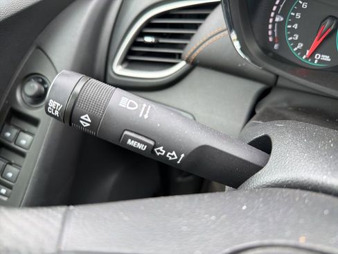 Used 2022 Chevrolet Trax LS w/ Tint and Cruise Package AWD/4WD image 18