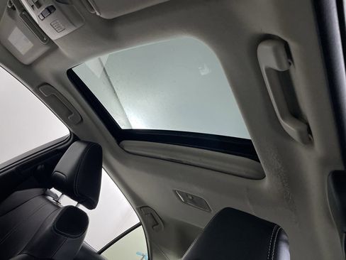 Used 2020 Toyota Corolla XLE image 19