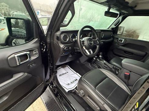 Used 2023 Jeep Wrangler Unlimited Sahara w/ Cold Weather Group image 32