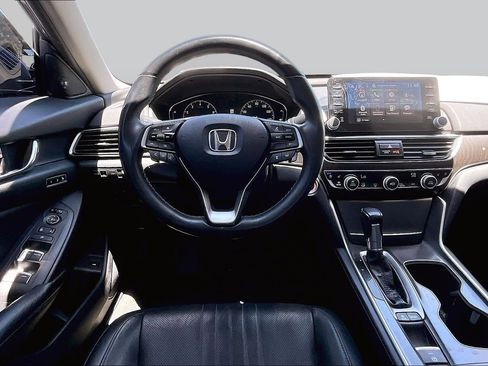Used 2018 Honda Accord Touring image 5