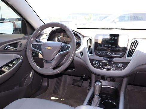 Used 2018 Chevrolet Malibu LT FWD image 25