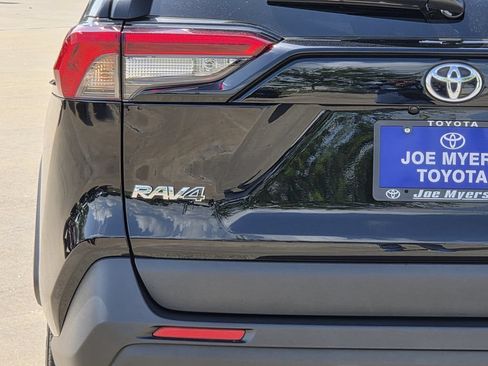 Used 2025 Toyota RAV4 XLE FWD image 10