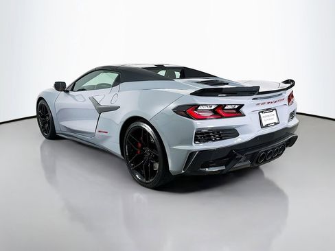 Used 2025 Chevrolet Corvette Z06 RWD image 3
