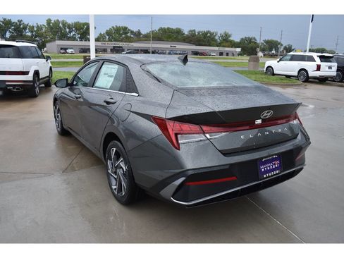 New 2025 Hyundai Elantra SEL image 6