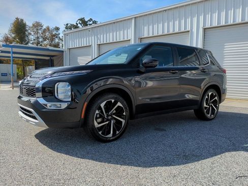 Used 2024 Mitsubishi Outlander SE image 3