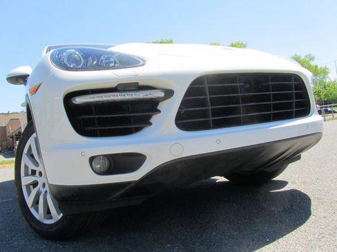Used 2012 Porsche Cayenne Turbo image 1