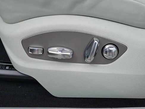 New 2026 Porsche Macan image 29