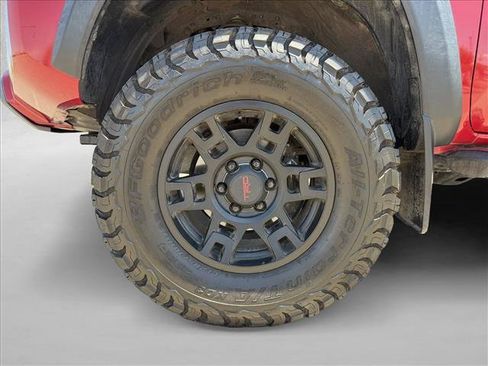 Used 2021 Toyota Tacoma TRD Off-Road w/ Technology Package AWD/4WD image 24