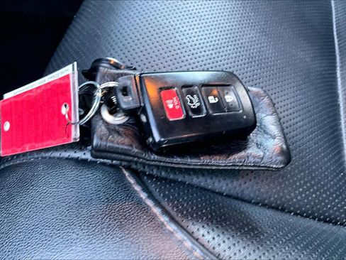 Used 2015 Toyota Highlander Limited image 14