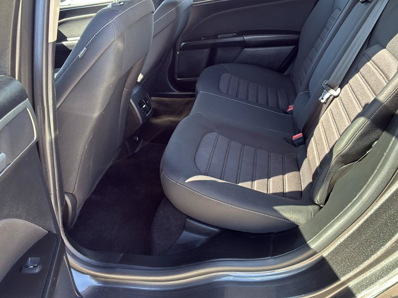 Used 2020 Ford Fusion SE FWD image 18