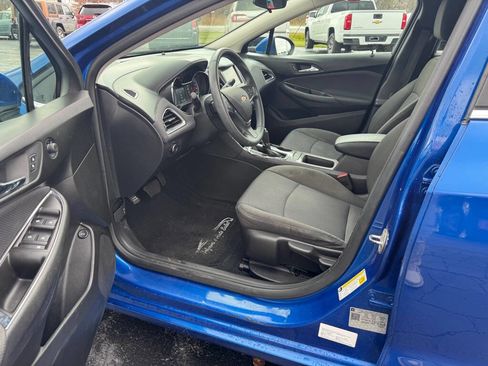 Used 2018 Chevrolet Cruze LT image 11