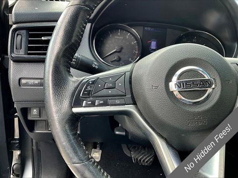Used 2018 Nissan Rogue SV AWD/4WD image 16