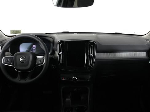 New 2026 Volvo XC40 B4 Core image 5