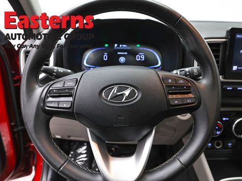 Used 2025 Hyundai Venue SEL FWD image 10
