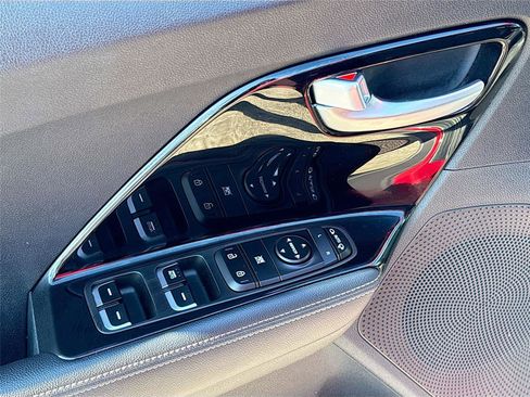 Used 2020 Kia Niro Touring image 18