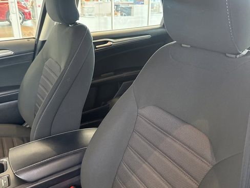 Used 2019 Ford Fusion SE image 25