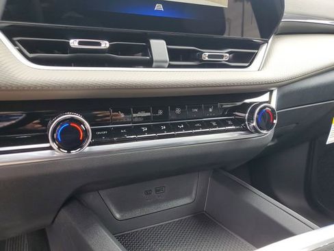 New 2026 Chevrolet Equinox LT w/ Convenience Package II FWD image 25