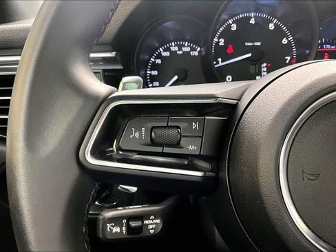 Used 2025 Porsche Macan AWD/4WD image 23