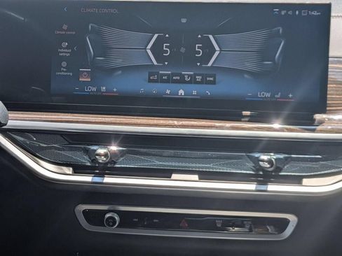 Used 2025 BMW X7 xDrive40i w/ Premium Package AWD/4WD image 21