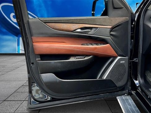 Used 2015 Cadillac Escalade Premium image 19