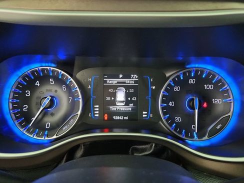 Used 2019 Chrysler Pacifica Touring-L FWD image 12