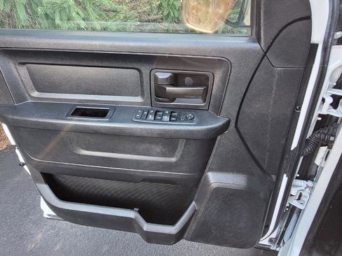 Used 2014 RAM 1500 4x4 Crew Cab image 11