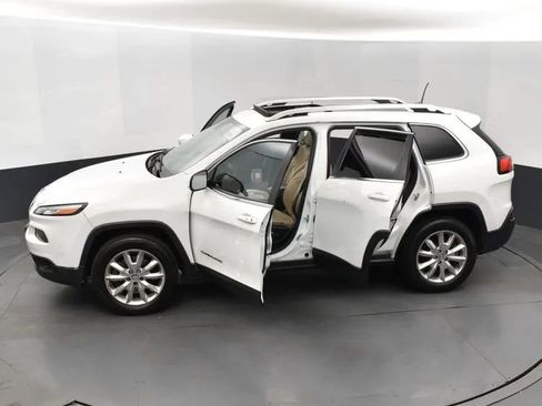 Used 2017 Jeep Cherokee Limited AWD/4WD image 7