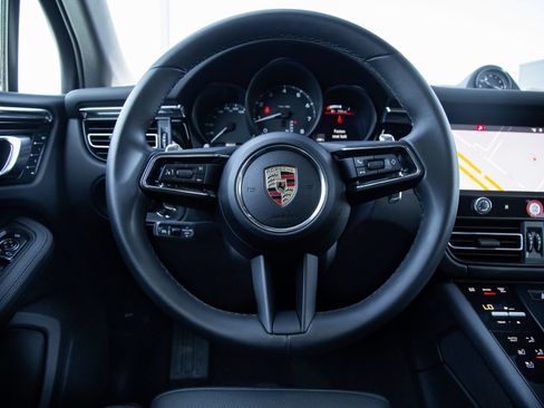 Used 2025 Porsche Macan AWD/4WD image 16
