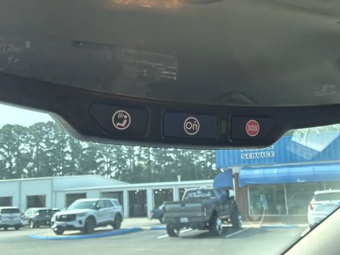 Used 2021 Buick Encore Preferred AWD/4WD image 29