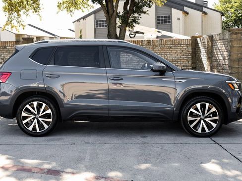 Used 2023 Volkswagen Taos SE image 15