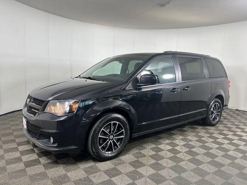 Used 2019 Dodge Grand Caravan GT image 1