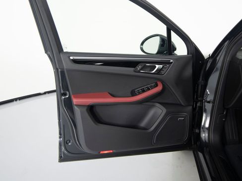 New 2026 Porsche Macan AWD/4WD image 17