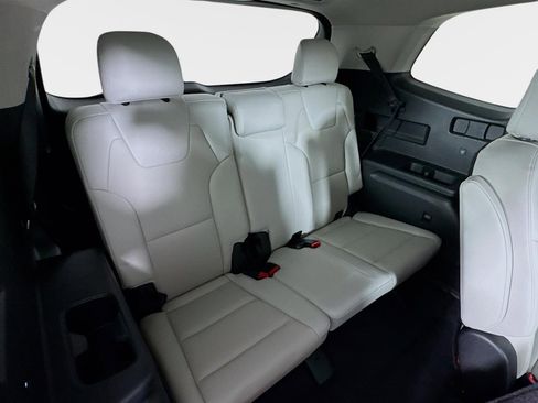 Certified 2024 Kia Telluride S image 28