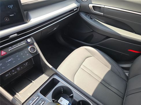 Certified 2025 Hyundai Sonata Limited FWD image 54