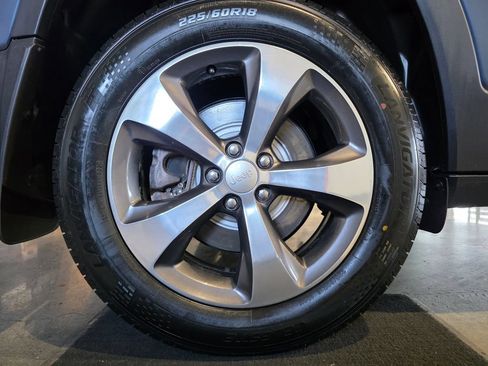 Used 2020 Jeep Cherokee Limited AWD/4WD image 26