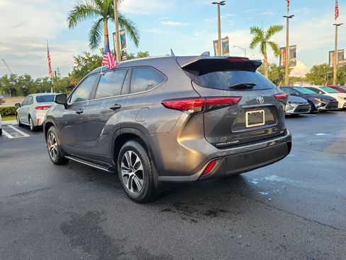 Used 2023 Toyota Highlander XLE FWD image 8