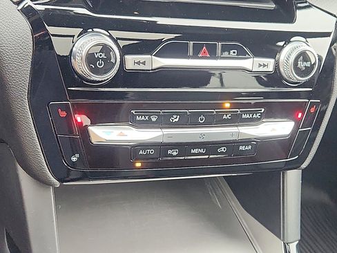 Certified 2022 Ford Explorer ST-Line w/ Class IV Trailer Tow Package image 18