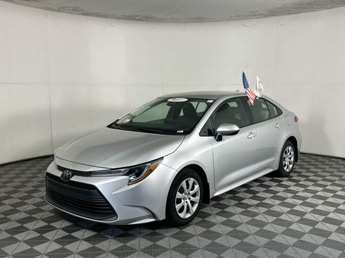 Certified 2025 Toyota Corolla LE FWD image 7