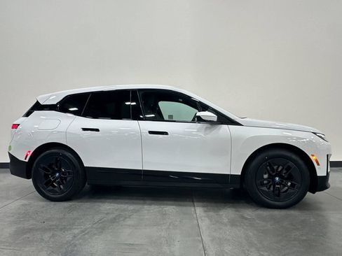 Used 2024 BMW iX xDrive50 AWD/4WD image 3