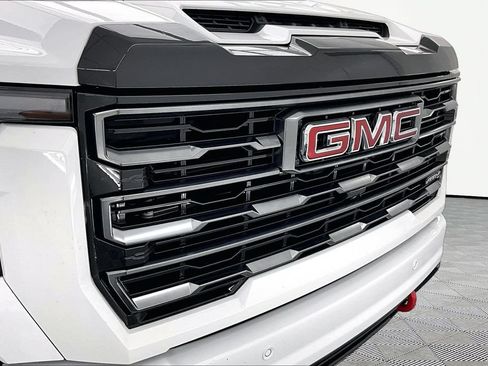 Used 2024 GMC Sierra 2500 AT4 w/ AT4 Premium Plus Package AWD/4WD image 29