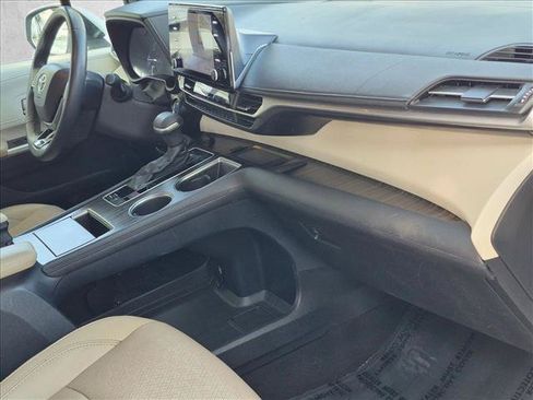 Used 2021 Toyota Sienna Limited FWD image 23