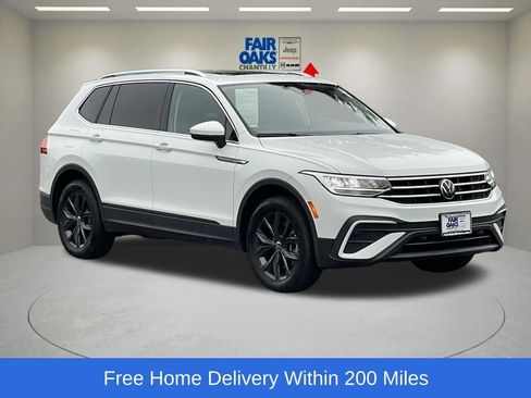 Used 2024 Volkswagen Tiguan SE FWD image 1
