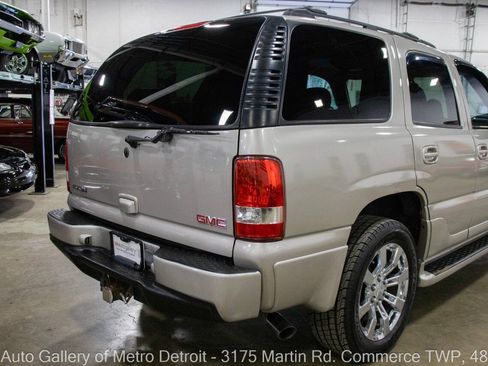 Used 2005 GMC Yukon Denali AWD/4WD image 15