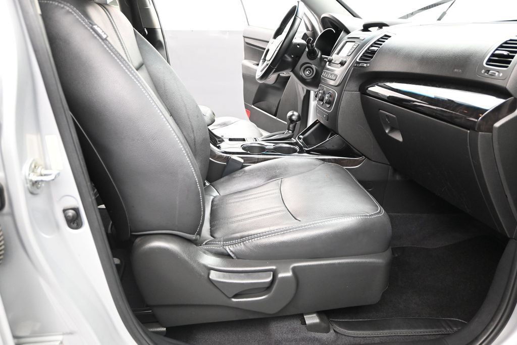 Used 2015 Kia Sorento LX AWD/4WD image 16